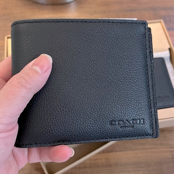 NEW Coach 3-1 Wallet-Key Fob Gift Set - Picture 2 of 7